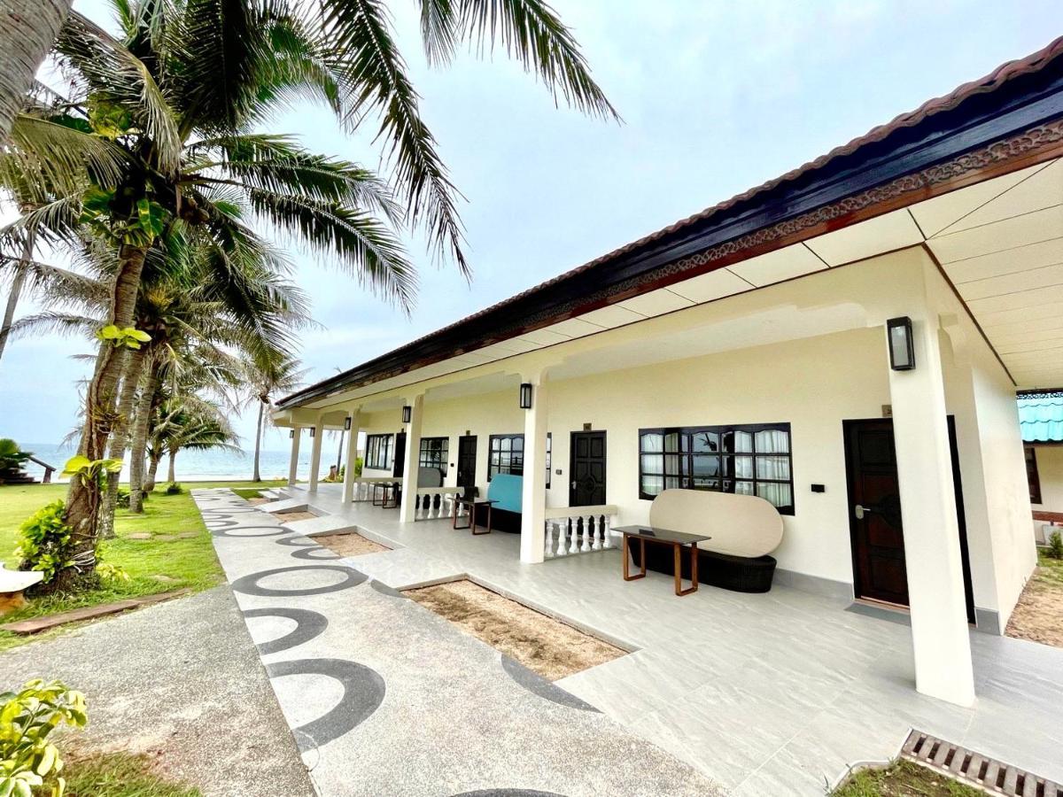 Ban Saithong Beach Resort Bang Saphan Noi Eksteriør billede