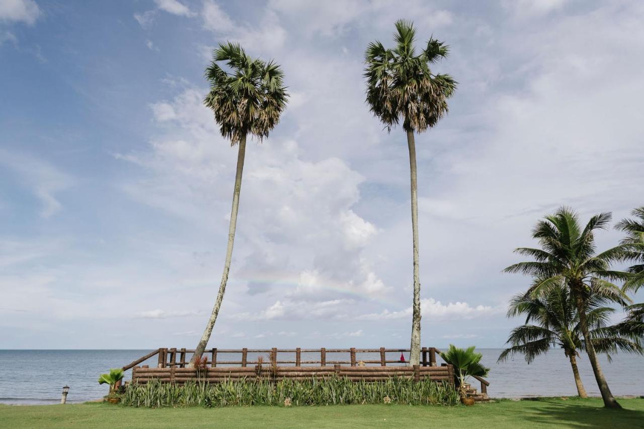Ban Saithong Beach Resort Bang Saphan Noi Eksteriør billede